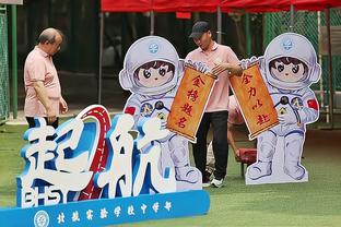 纳帅你看见了吗？胡梅尔斯数据：6解围5拦截2抢断 8.6分全场最佳